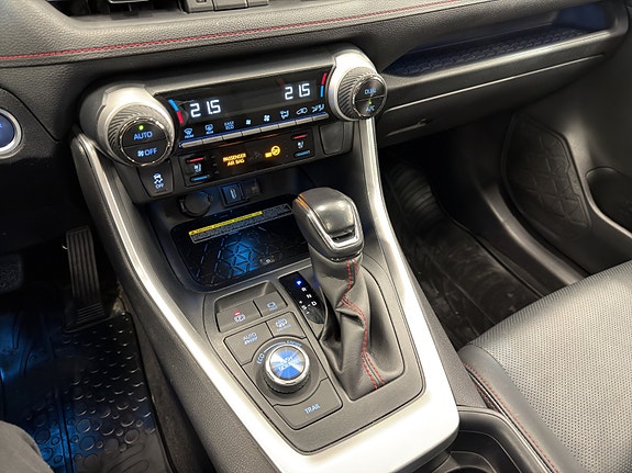 Toyota RAV4 Plug-in Hybrid 16 of 26
