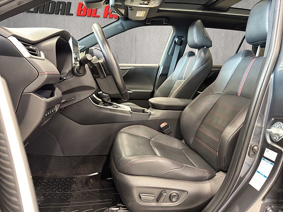 Toyota RAV4 Plug-in Hybrid 11 of 26