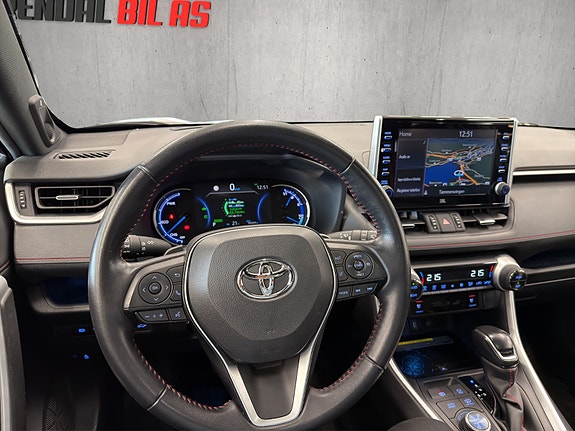 Toyota RAV4 Plug-in Hybrid 12 of 26