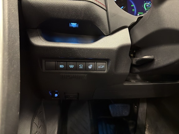 Toyota RAV4 Plug-in Hybrid 13 of 26