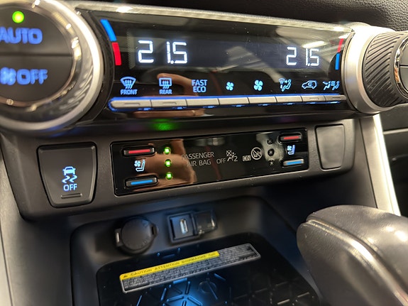 Toyota RAV4 Plug-in Hybrid 23 of 26