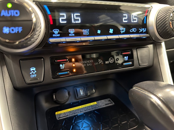 Toyota RAV4 Plug-in Hybrid 24 of 26