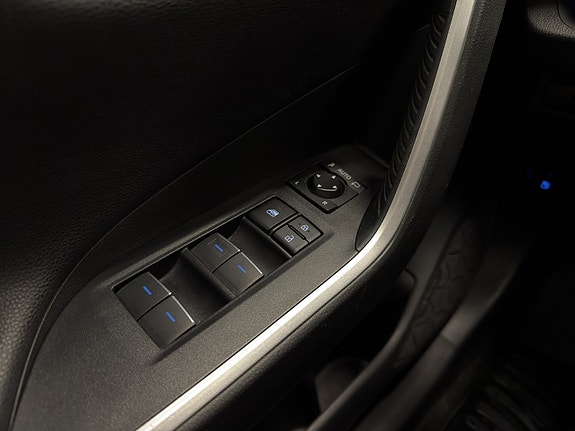 Toyota RAV4 Plug-in Hybrid 17 of 26