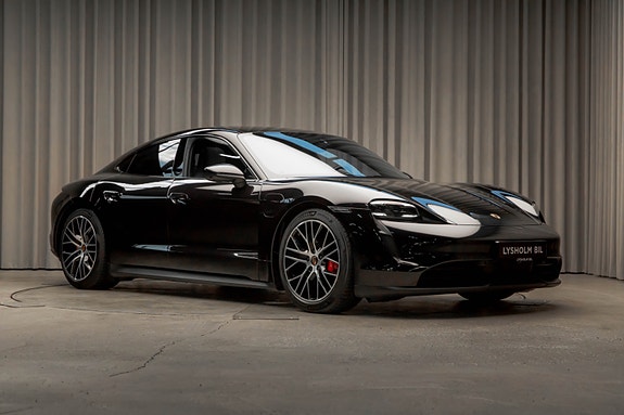 Porsche Taycan 3 of 5
