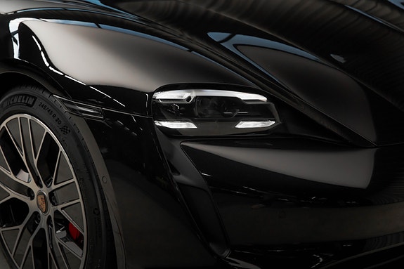 Porsche Taycan 4 of 5