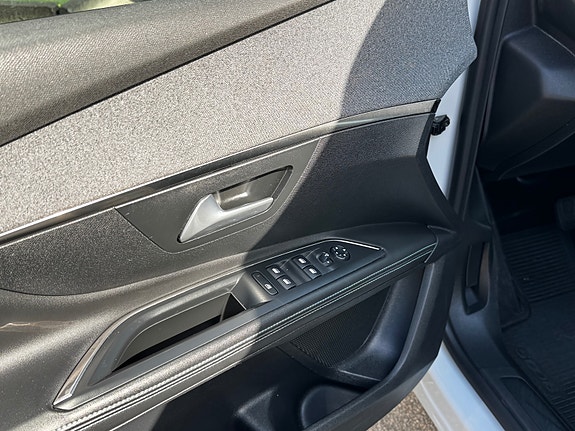 Peugeot 5008 14 of 22