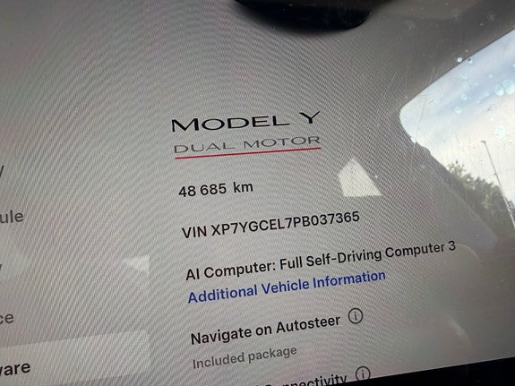 Tesla Model Y 23 of 28