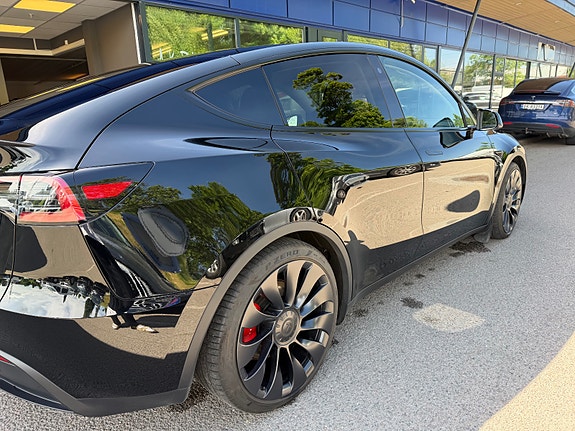 Tesla Model Y 6 of 28