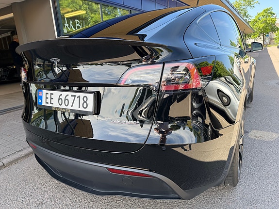 Tesla Model Y 7 of 28