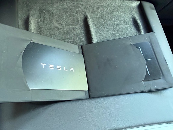 Tesla Model Y 21 of 28