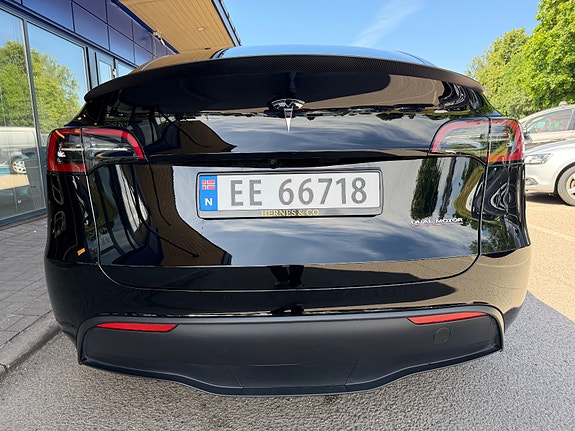 Tesla Model Y 8 of 28