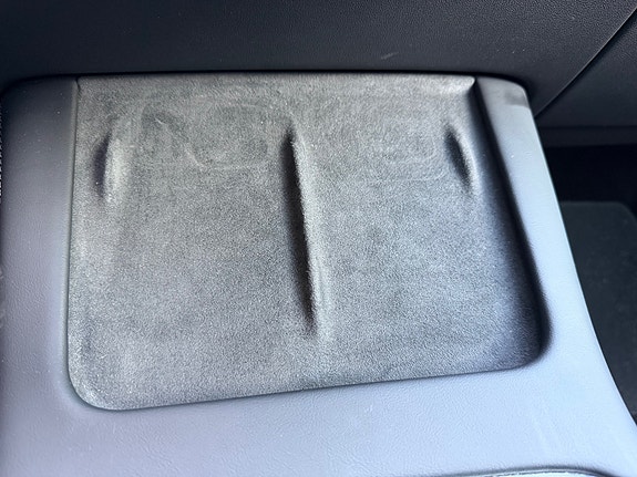 Tesla Model Y 19 of 28
