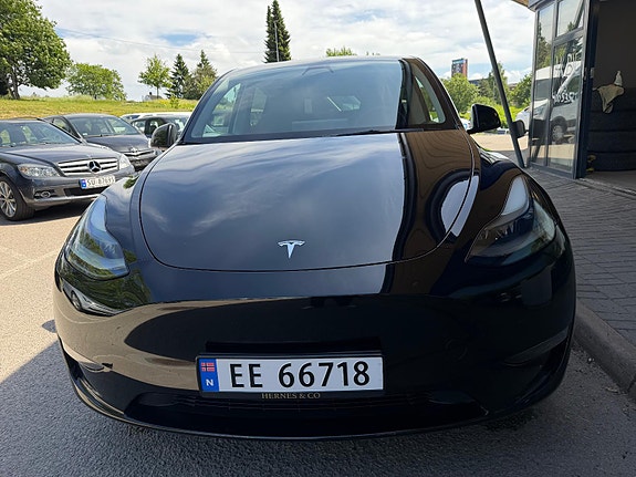 Tesla Model Y 2 of 28