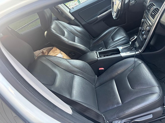 Volvo XC60 27 of 30