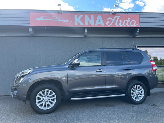 Toyota Land Cruiser 3 of 5