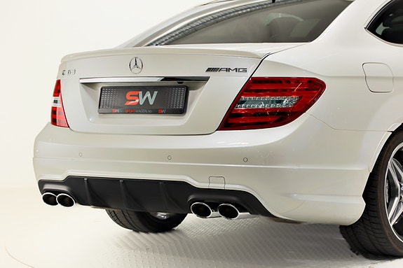 Mercedes-Benz C63 5 of 5