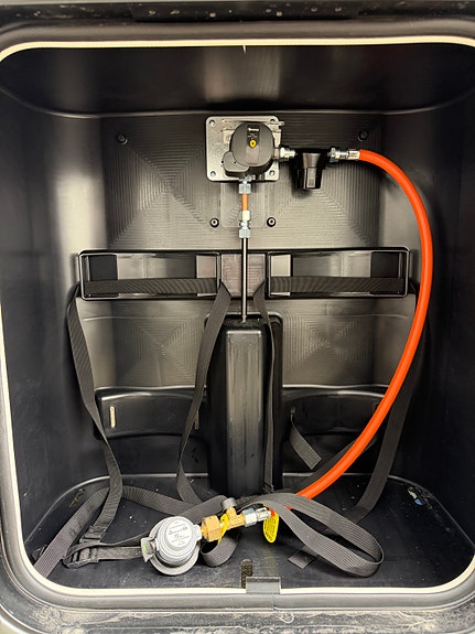 Mobilvetta K- Yacht Tekno Line 64 | 180 ah Lithium | 8-trinns automat | ALDE 20 of 23