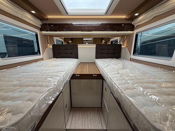 Mobilvetta K- Yacht Tekno Line 64 | 180 ah Lithium | 8-trinns automat | ALDE 6 of 23