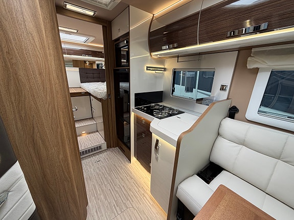 Mobilvetta K- Yacht Tekno Line 64 | 180 ah Lithium | 8-trinns automat | ALDE 5 of 23