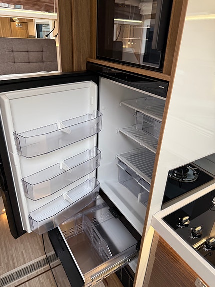 Mobilvetta K- Yacht Tekno Line 64 | 180 ah Lithium | 8-trinns automat | ALDE 16 of 23