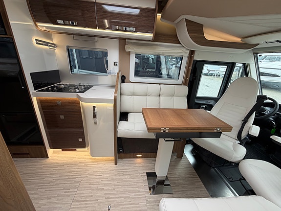 Mobilvetta K- Yacht Tekno Line 64 | 180 ah Lithium | 8-trinns automat | ALDE 9 of 23