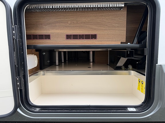 Mobilvetta K- Yacht Tekno Line 64 | 180 ah Lithium | 8-trinns automat | ALDE 19 of 23