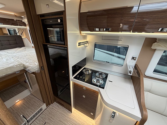 Mobilvetta K- Yacht Tekno Line 64 | 180 ah Lithium | 8-trinns automat | ALDE 10 of 23