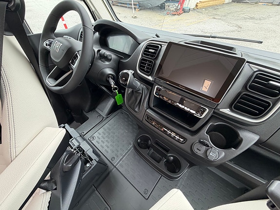 Mobilvetta K- Yacht Tekno Line 64 | 180 ah Lithium | 8-trinns automat | ALDE 15 of 23