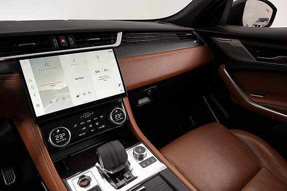 Jaguar F-PACE 15 of 30