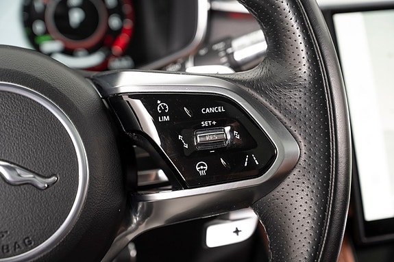Jaguar F-PACE 13 of 30