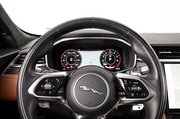 Jaguar F-PACE 10 of 30