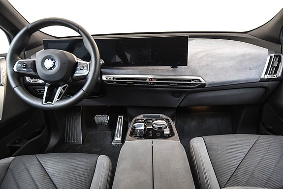 BMW iX 4 of 5