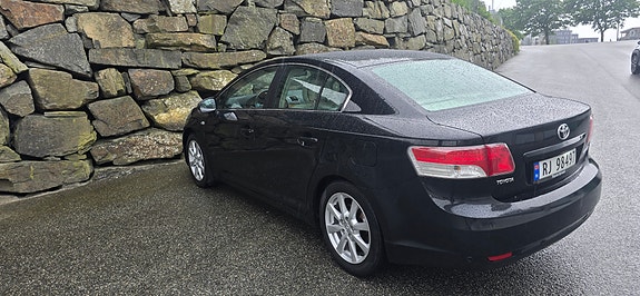 Toyota Avensis 4 of 5
