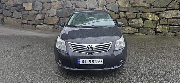 Toyota Avensis 2 of 5