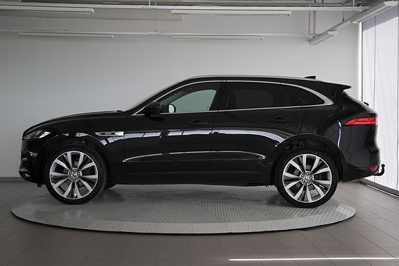 Jaguar F-PACE 8 of 30