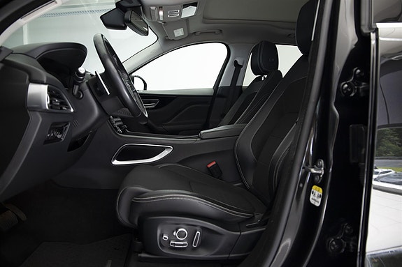 Jaguar F-PACE 10 of 30