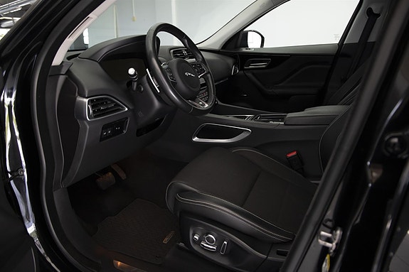 Jaguar F-PACE 9 of 30