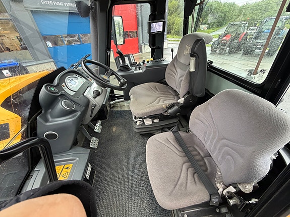 JCB 3230 3 of 8