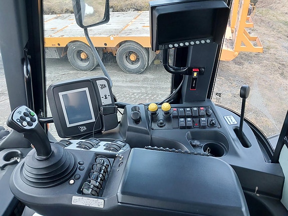 JCB 3230 6 of 8