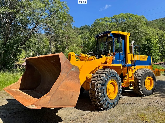 Komatsu WA420-1 5 of 5