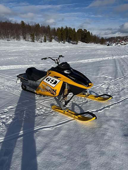 Ski-doo MXZ Rev 440 2 of 5