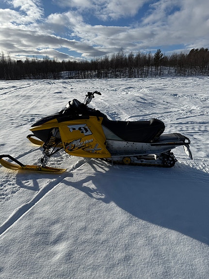 Ski-doo MXZ Rev 440 5 of 5
