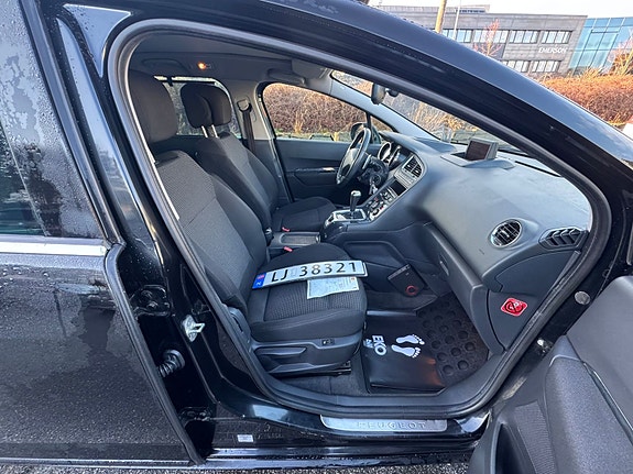 Peugeot 5008 22 of 30