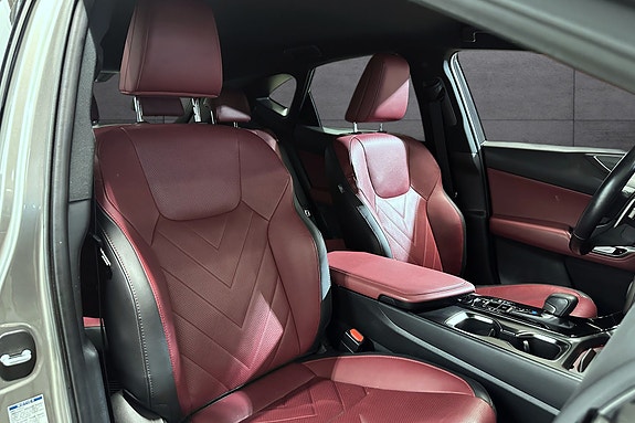 Lexus NX450h 18 of 23