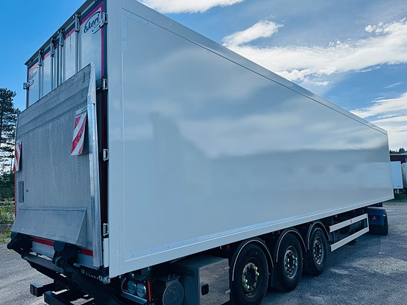 Ekeri FNA trailer med Carrier HE19 2-temp. BAR 2-tons løftelem.  271 cm innvendig høyde og  410 cm utvendig.  Hel og pen klar til levering. 4 of 5