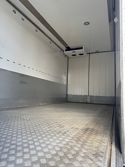 Ekeri FNA trailer med Carrier HE19 2-temp. BAR 2-tons løftelem.  271 cm innvendig høyde og  410 cm utvendig.  Hel og pen klar til levering. 6 of 8