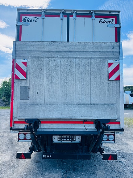 Ekeri FNA trailer med Carrier HE19 2-temp. BAR 2-tons løftelem.  271 cm innvendig høyde og  410 cm utvendig.  Hel og pen klar til levering. 3 of 5