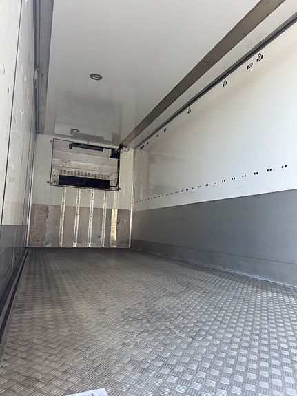 Ekeri FNA trailer med Carrier HE19 2-temp. BAR 2-tons løftelem.  271 cm innvendig høyde og  410 cm utvendig.  Hel og pen klar til levering. 7 of 8
