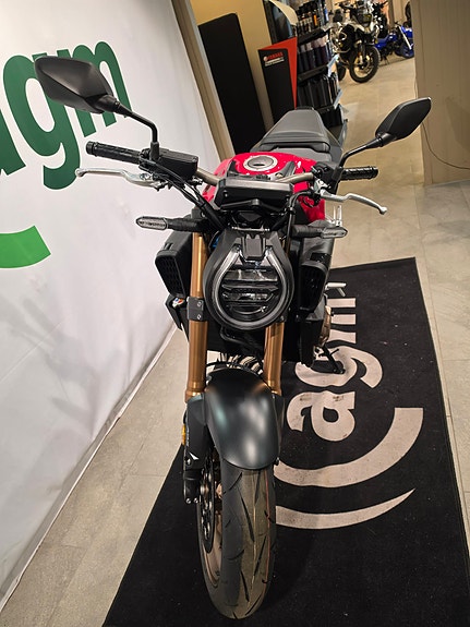Honda CB650R E-CLUTCH - AGM Edition med varmeholker, Sw-Motech Blaze sidevesker og Daypack tankbag 20 of 20