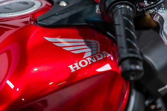 Honda CB650R E-CLUTCH - AGM Edition med varmeholker, Sw-Motech Blaze sidevesker og Daypack tankbag 7 of 20